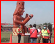 В Перу вандалы пробили дыру в гигантском фаллосе статуи индейца (фото)